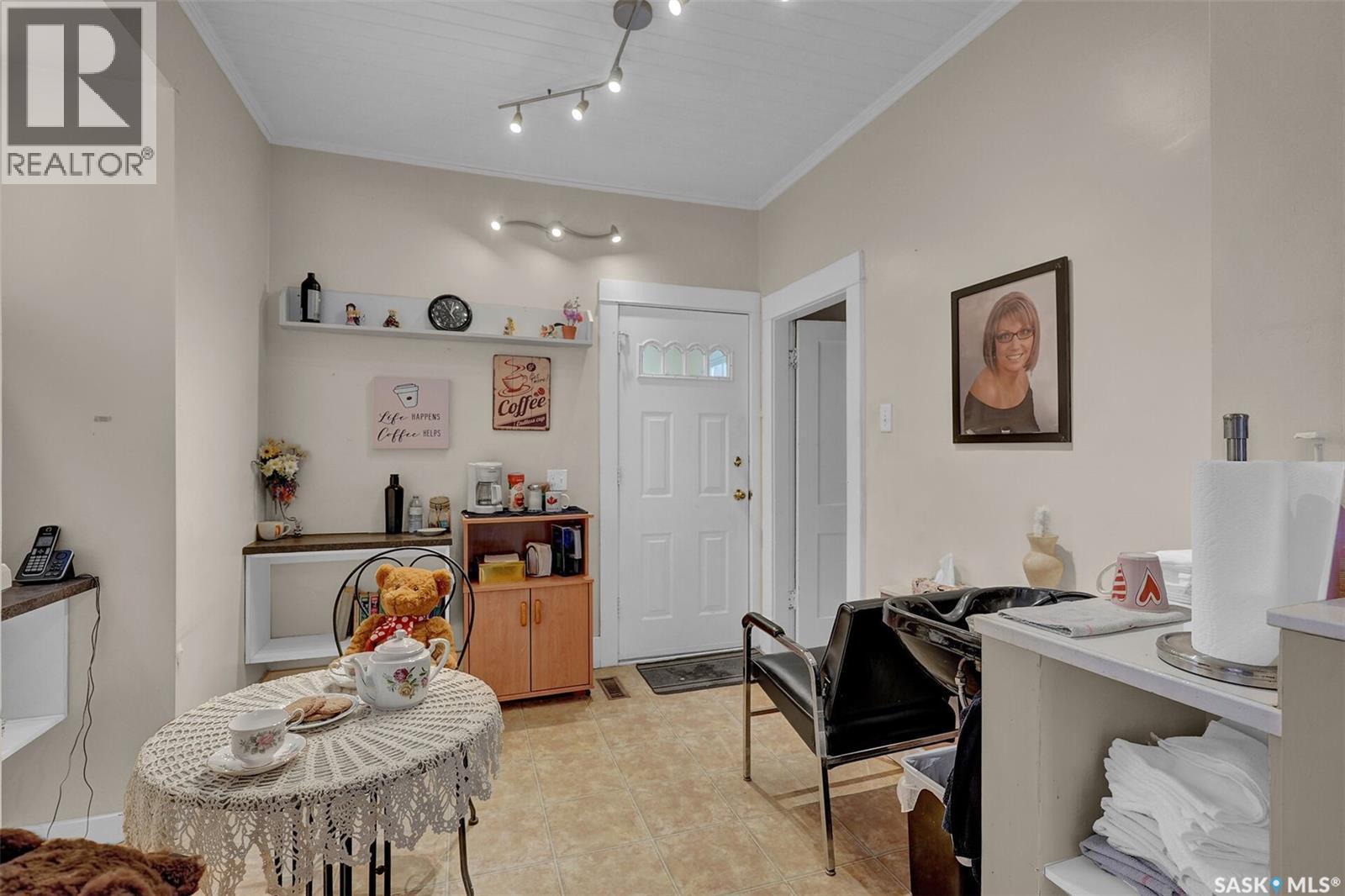 3230 13Th Avenue, Regina, SK - Indoor