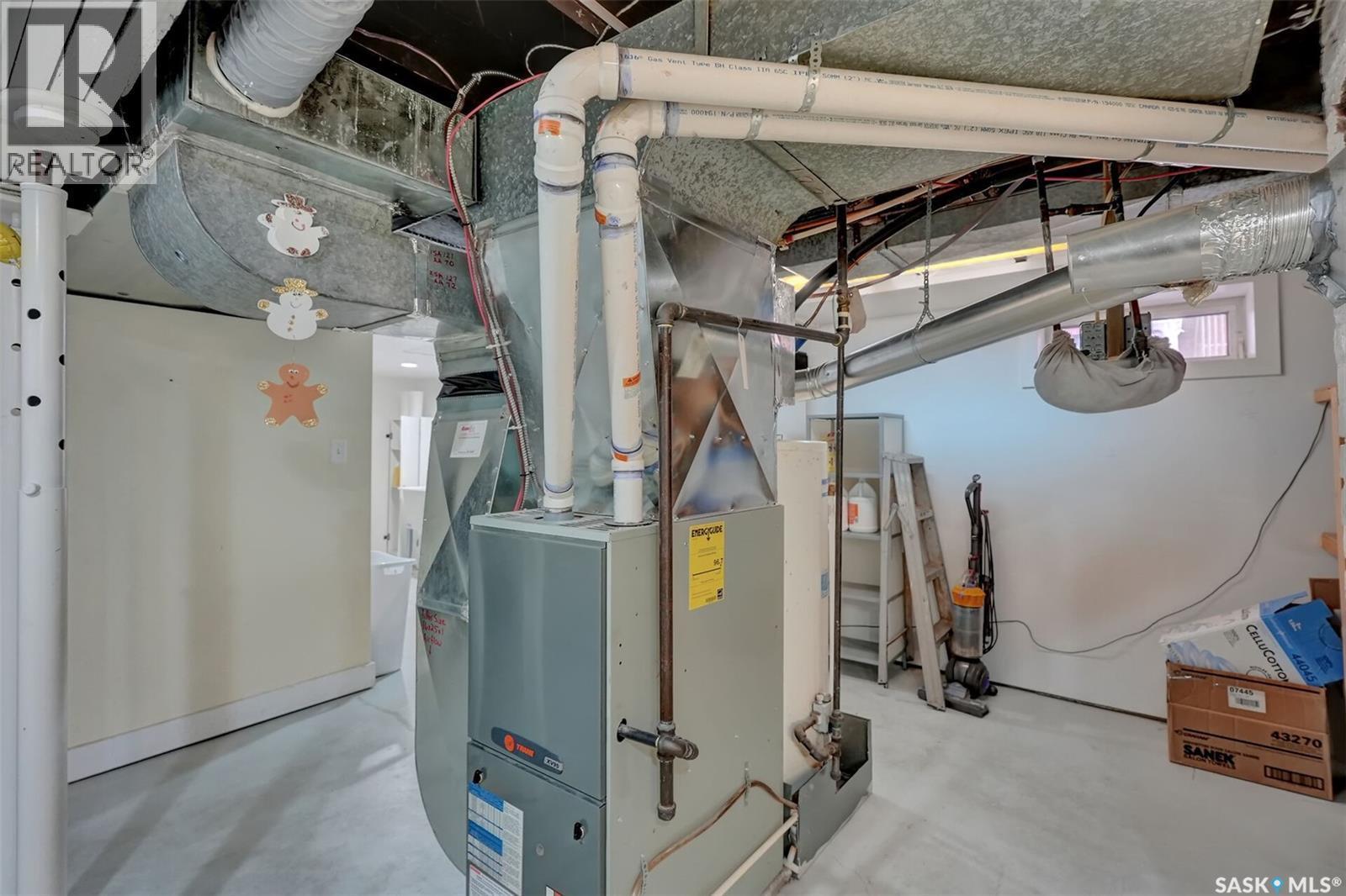 3230 13Th Avenue, Regina, SK - Indoor Photo Showing Basement