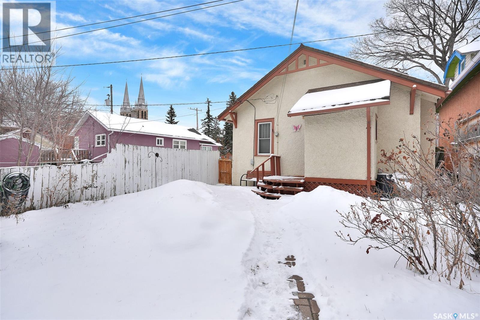 3230 13Th Avenue, Regina, SK - Outdoor