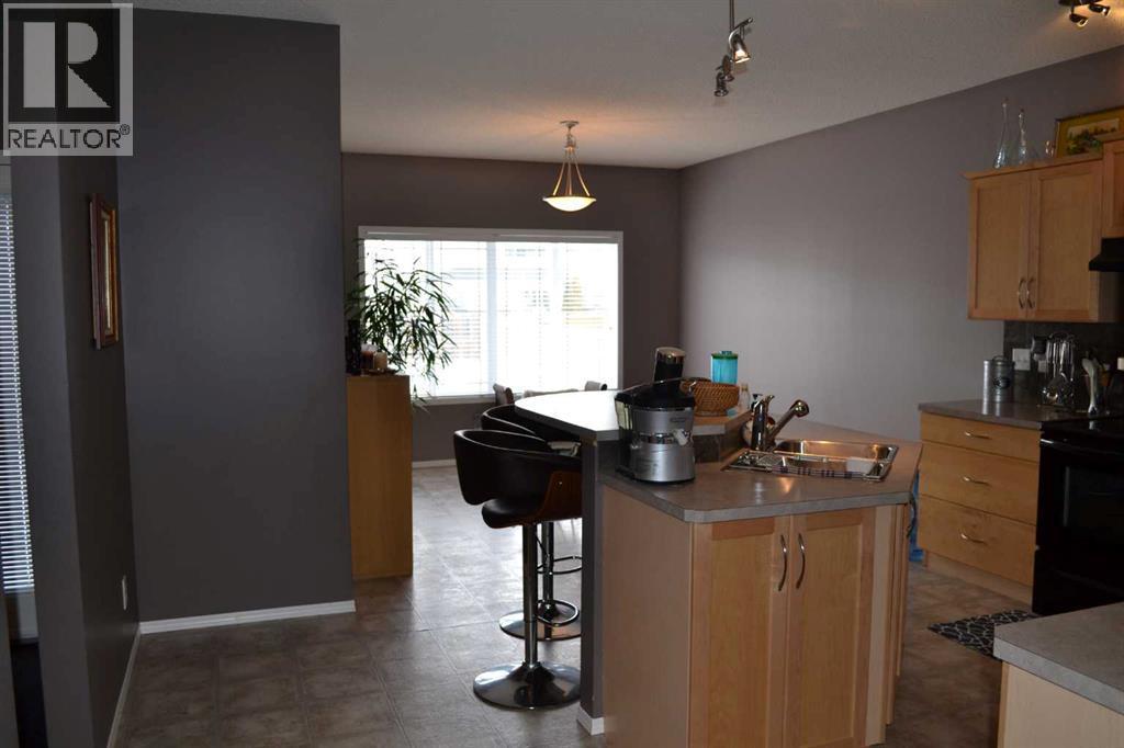 209 Lakeview Inlet, Chestermere, AB - Indoor Photo Showing Kitchen