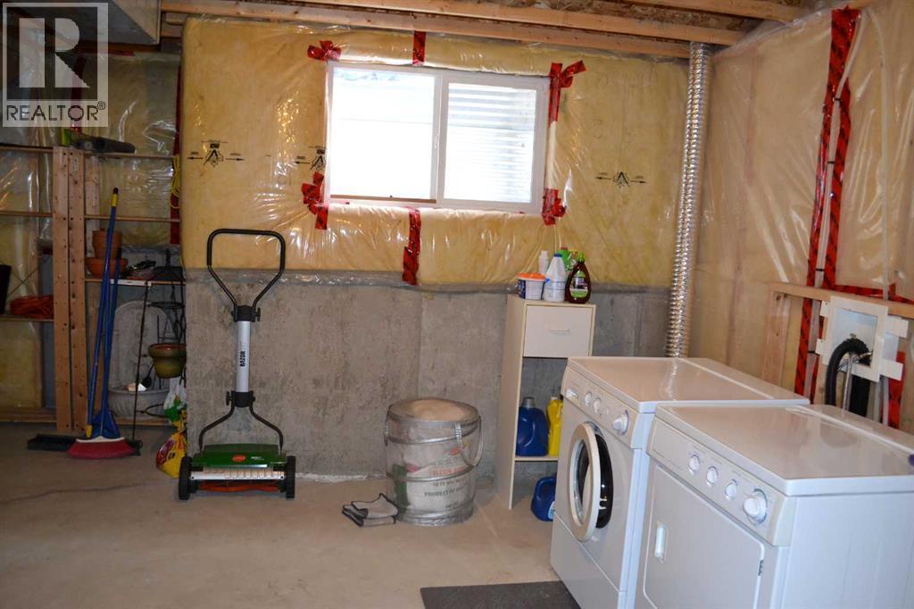 209 Lakeview Inlet, Chestermere, AB - Indoor Photo Showing Laundry Room