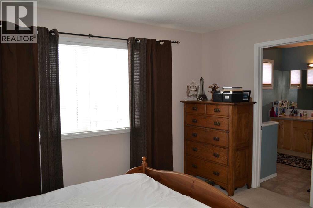 209 Lakeview Inlet, Chestermere, AB - Indoor Photo Showing Bedroom
