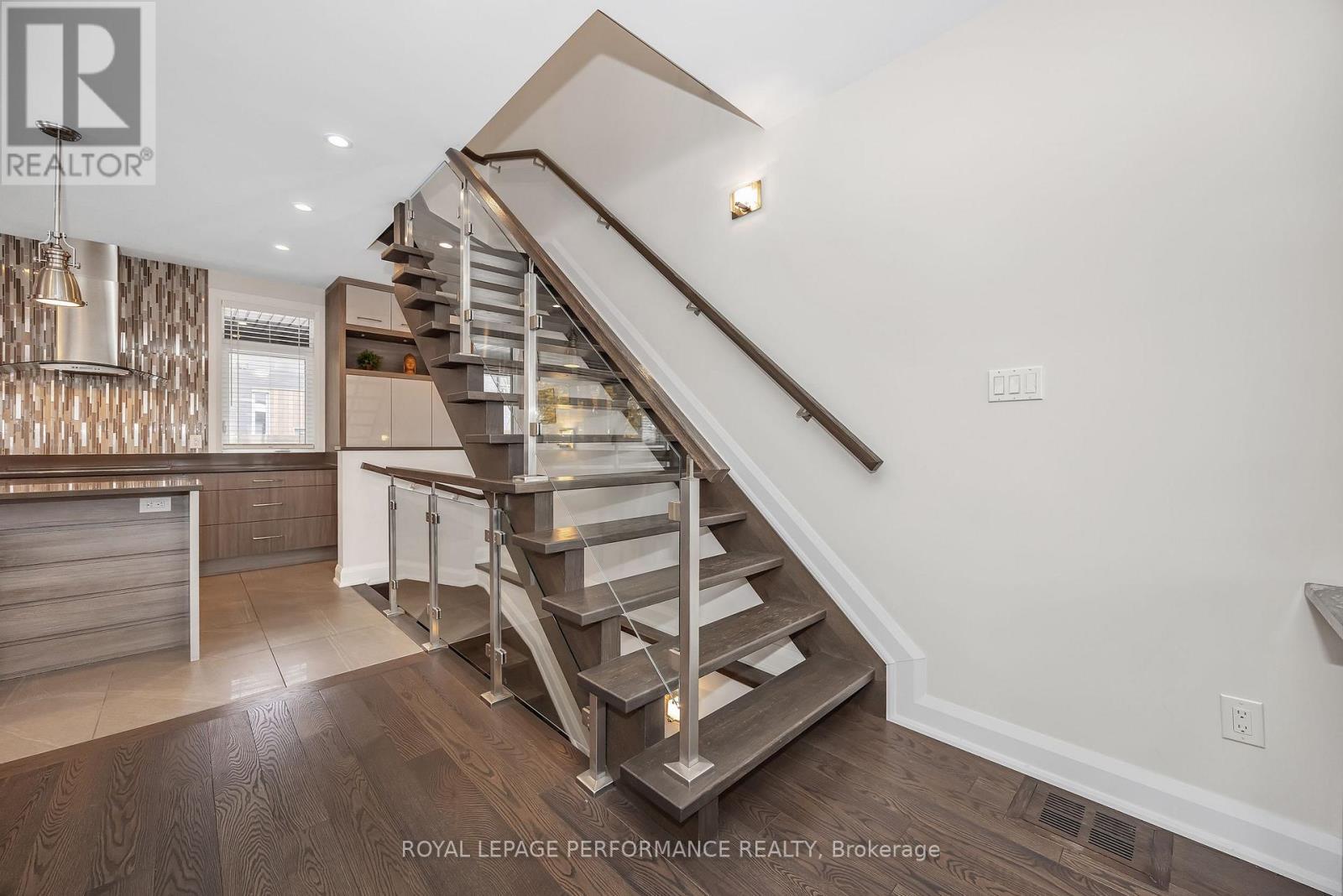 383 Princeton Avenue, Ottawa, ON - Indoor Photo Showing Other Room