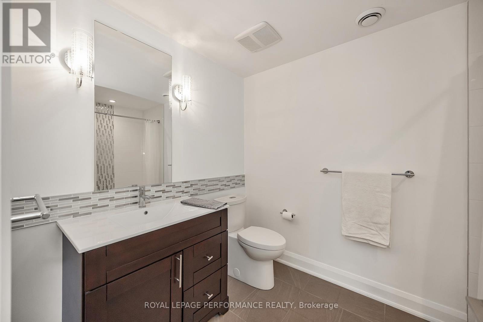 383 Princeton Avenue, Ottawa, ON - Indoor Photo Showing Bathroom