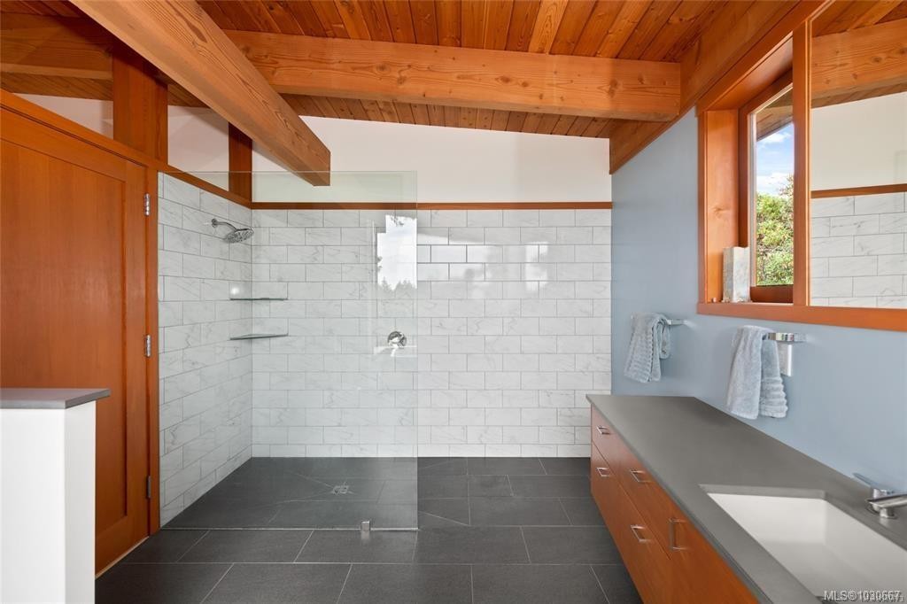 122 Jasper Rd, Salt Spring, BC