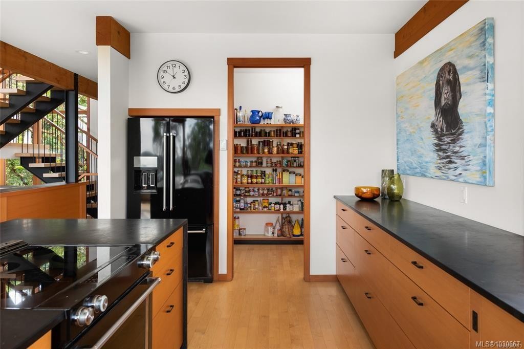 122 Jasper Rd, Salt Spring, BC