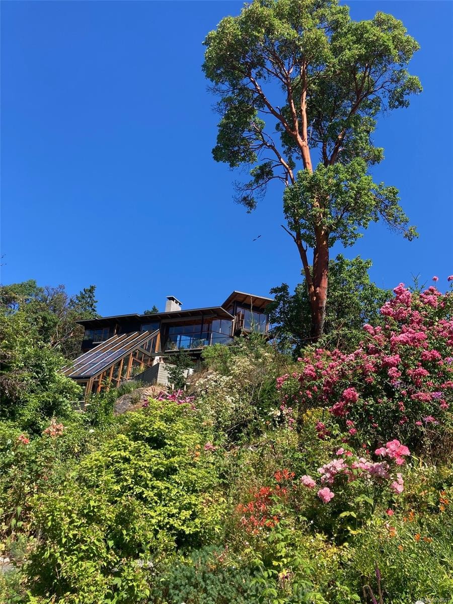 122 Jasper Rd, Salt Spring, BC