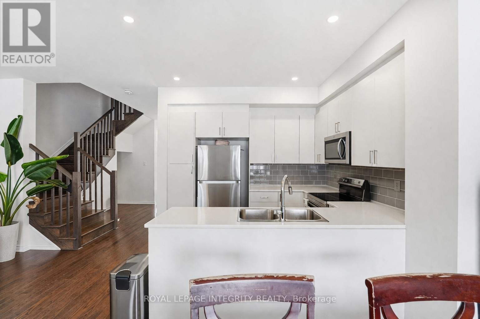 36 Jargeau Road, Ottawa, ON - Indoor Photo Showing Kitchen With Double Sink