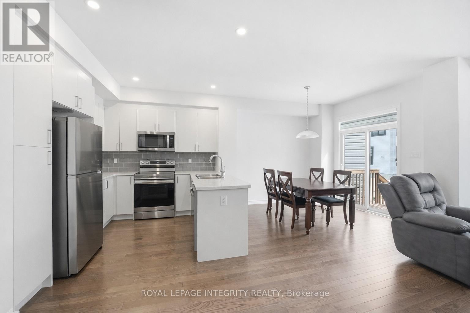 36 Jargeau Road, Ottawa, ON - Indoor Photo Showing Kitchen