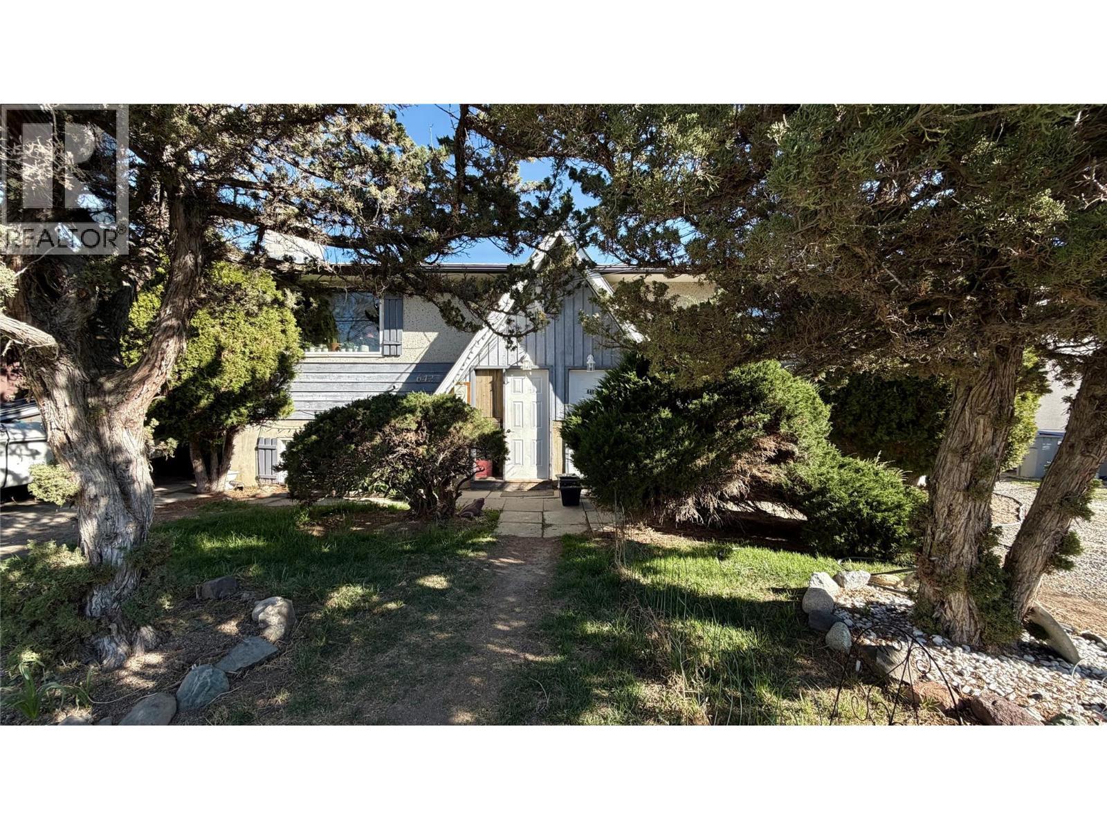 640 | 642 Courtenay Crescent Crescent, Kamloops, BC - Outdoor