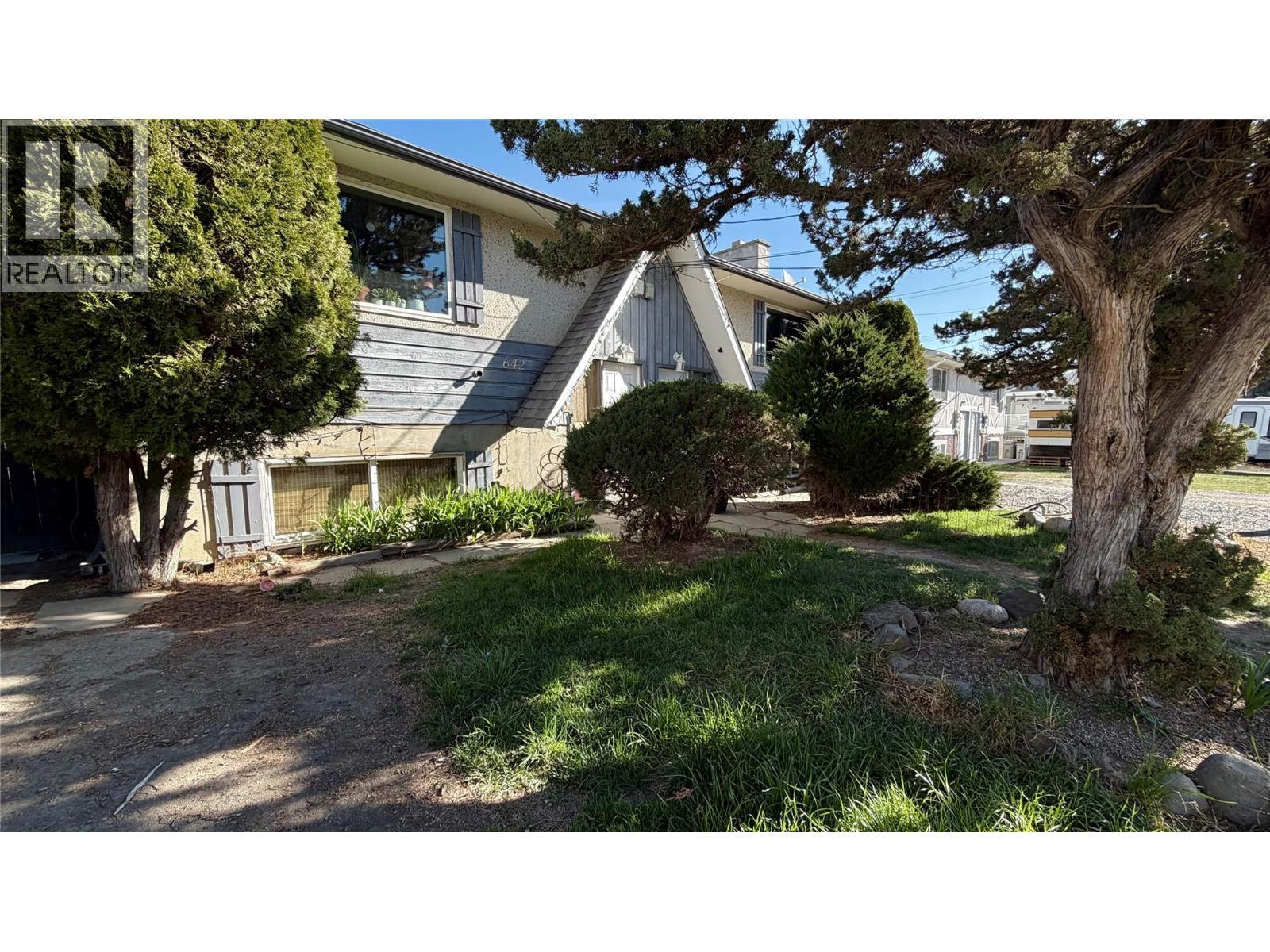 640 | 642 Courtenay Crescent Crescent, Kamloops, BC - Outdoor