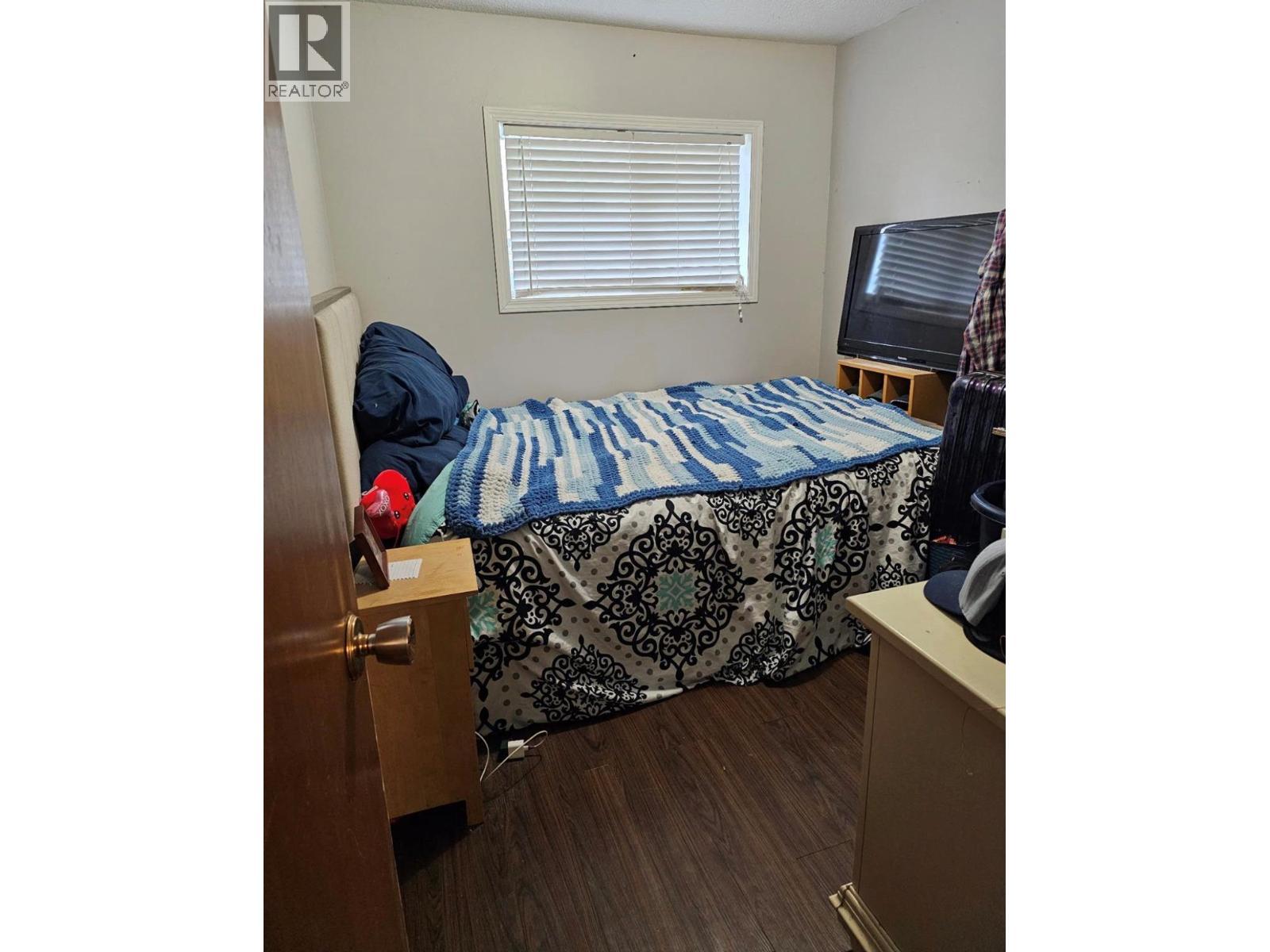 640 | 642 Courtenay Crescent Crescent, Kamloops, BC - Indoor Photo Showing Bedroom