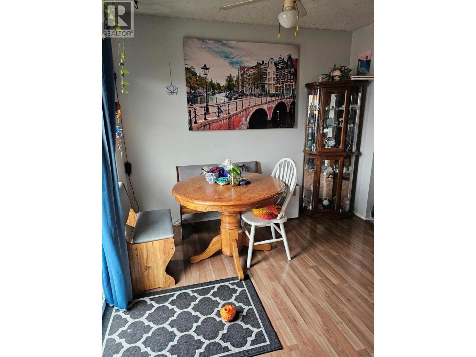 640 | 642 Courtenay Crescent Crescent, Kamloops, BC - Indoor Photo Showing Dining Room