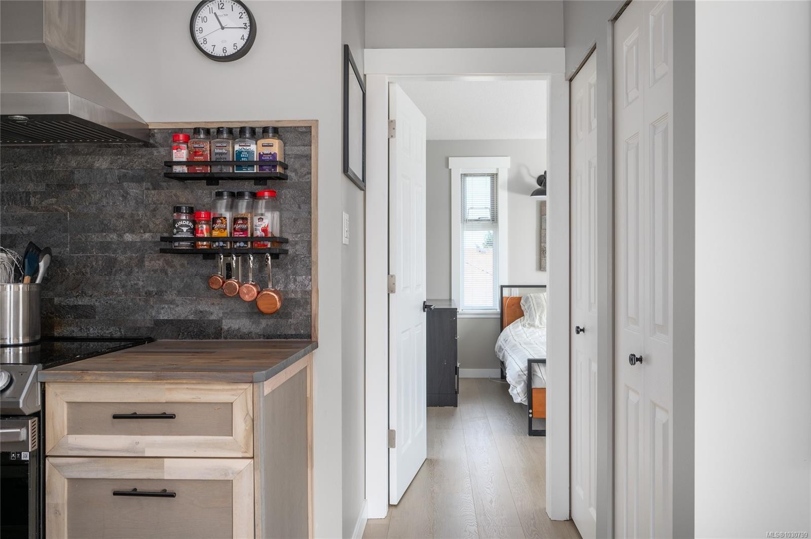 6-211 Second Ave West, Qualicum Beach, BC - Indoor Photo Showing Other Room