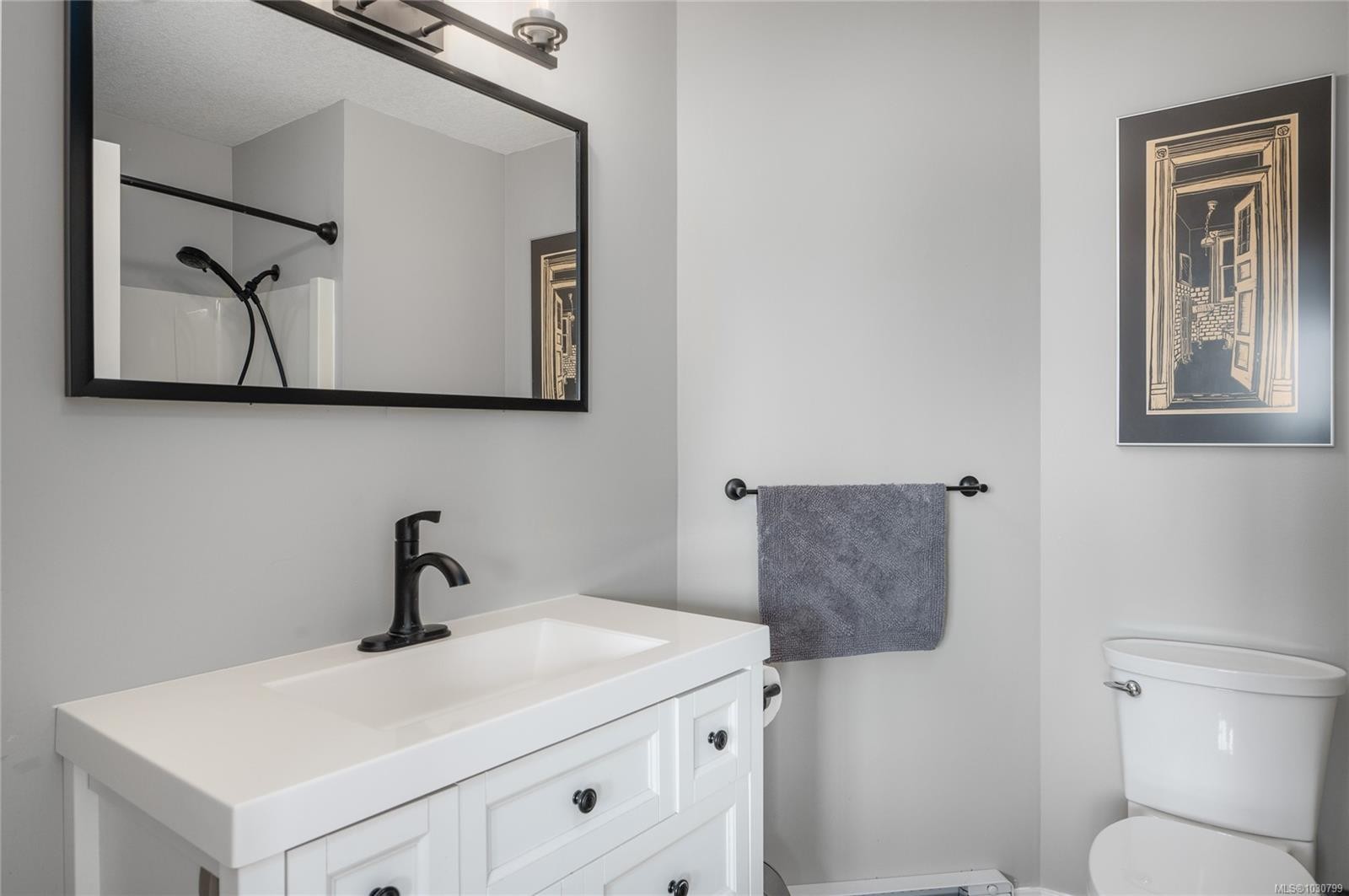 6-211 Second Ave West, Qualicum Beach, BC - Indoor Photo Showing Bathroom