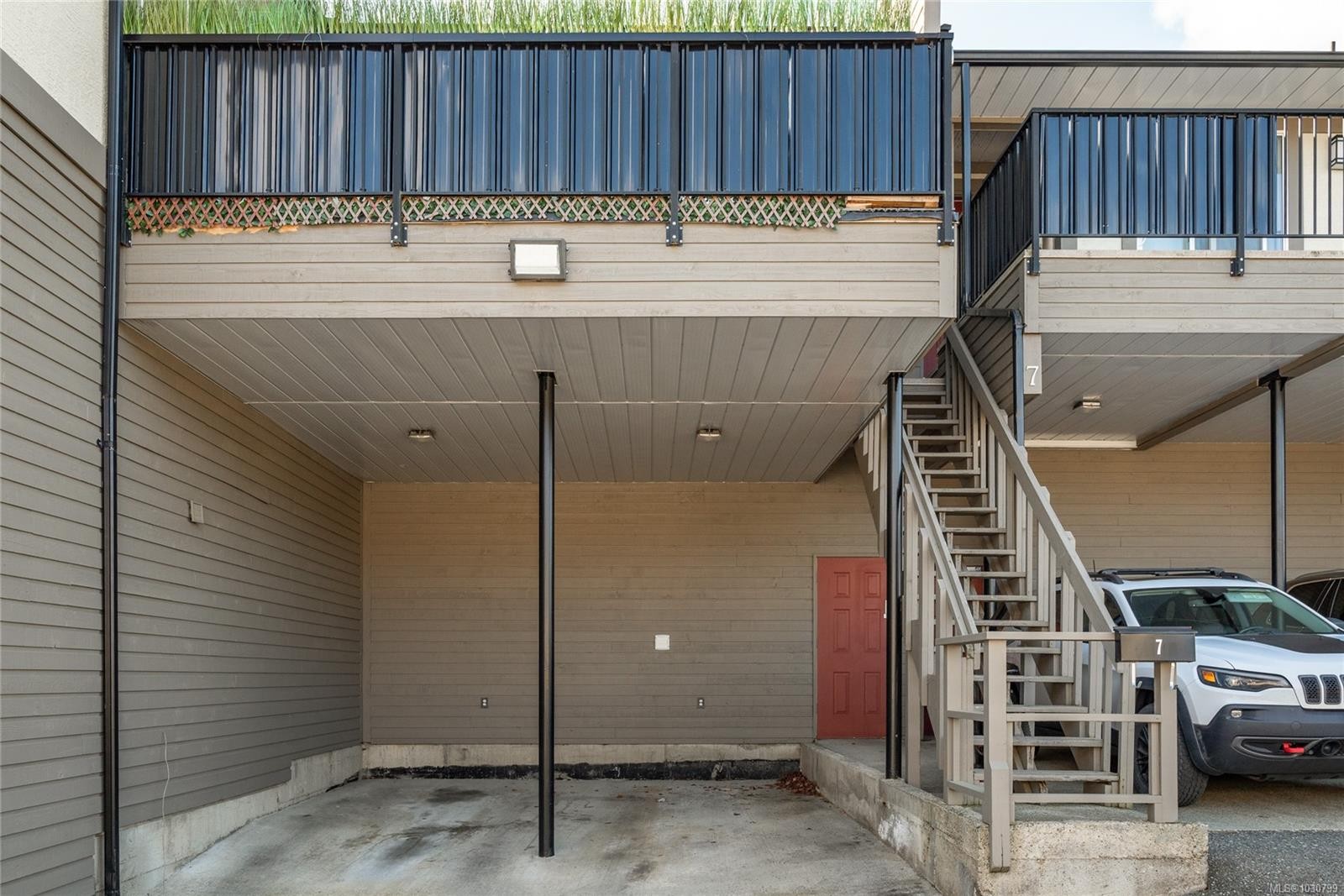 6-211 Second Ave West, Qualicum Beach, BC - With Exterior