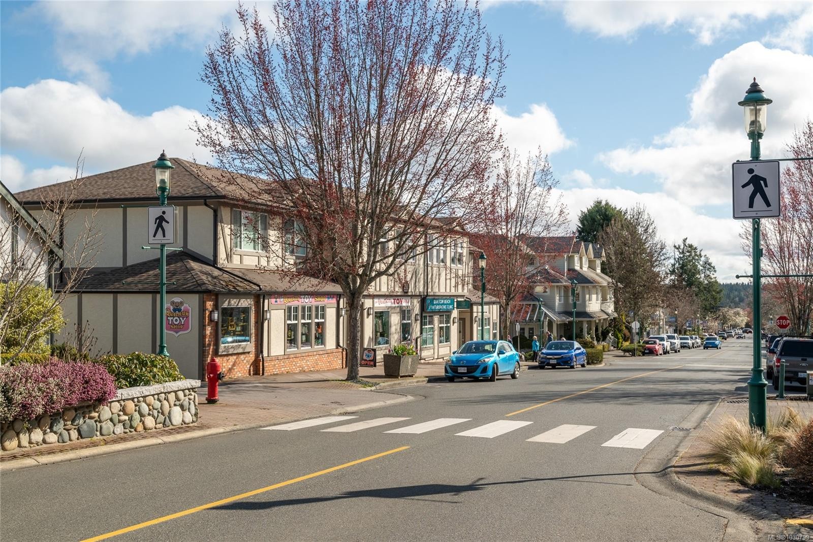 6-211 Second Ave West, Qualicum Beach, BC - Outdoor