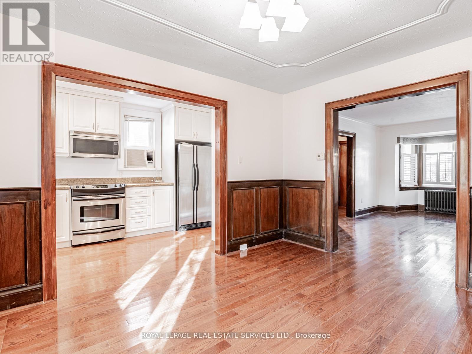 Large principal Dining Room - 7 Duplex Crescent, Toronto, ON - Indoor