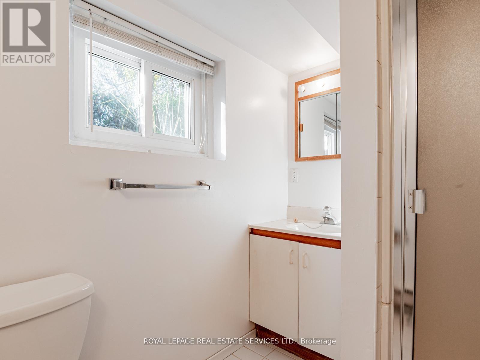 3 piece lower level bathroom - 7 Duplex Crescent, Toronto, ON - Indoor Photo Showing Bathroom