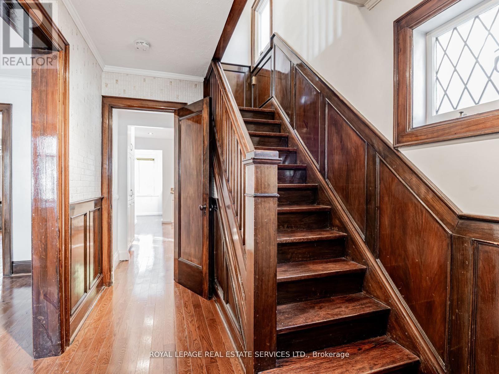 beautiful wainscotting - 7 Duplex Crescent, Toronto, ON - Indoor Photo Showing Other Room