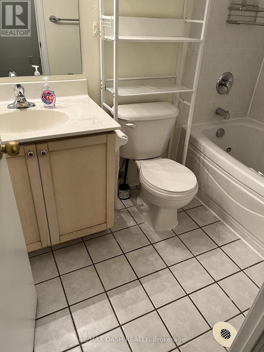 1014 - 5 Everson Drive, Toronto, ON - Indoor Photo Showing Bathroom