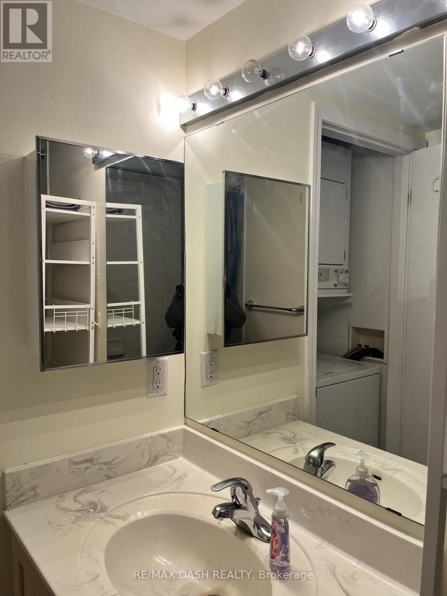 1014 - 5 Everson Drive, Toronto, ON - Indoor Photo Showing Bathroom