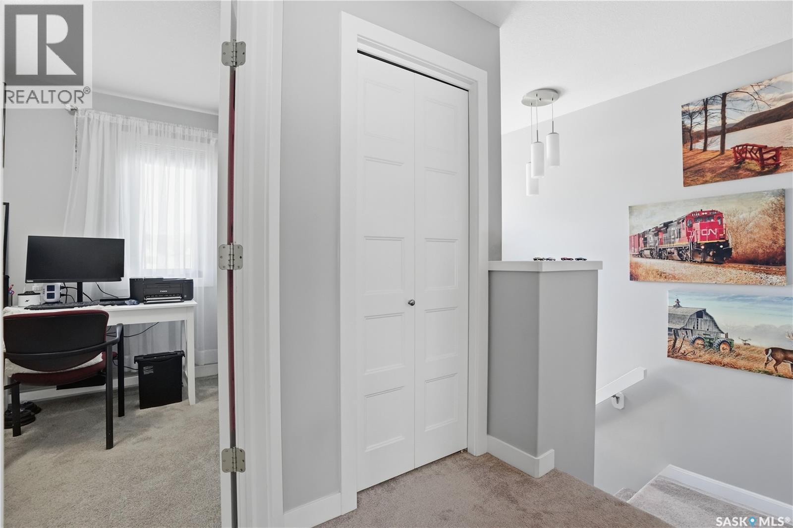 5624 Glide Crescent, Regina, SK - Indoor Photo Showing Office