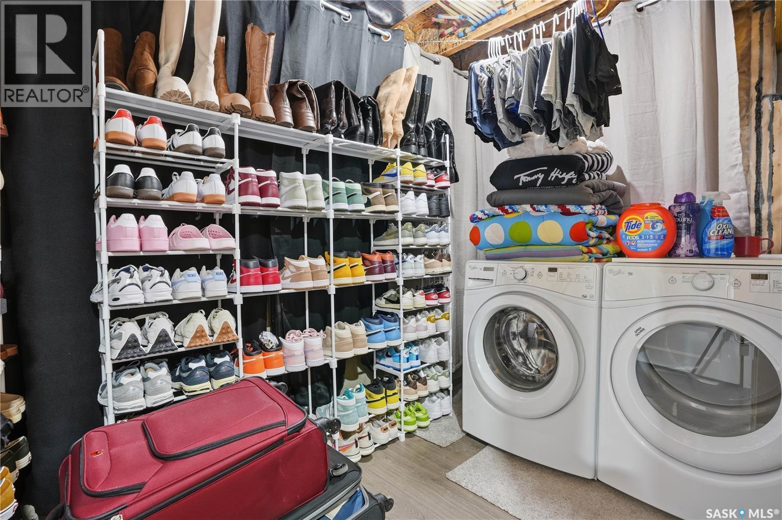 5624 Glide Crescent, Regina, SK - Indoor Photo Showing Laundry Room