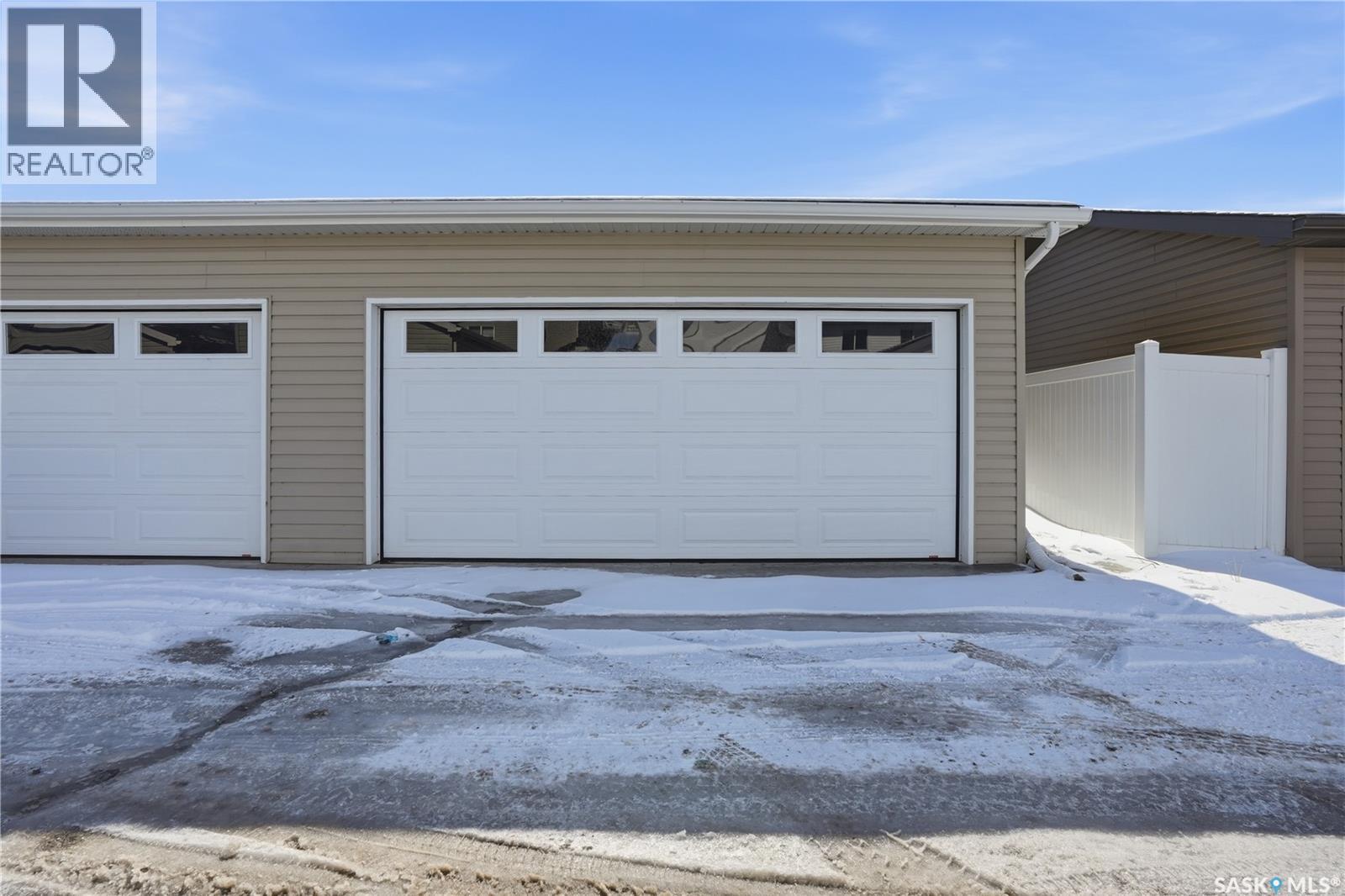 5624 Glide Crescent, Regina, SK - Outdoor With Exterior