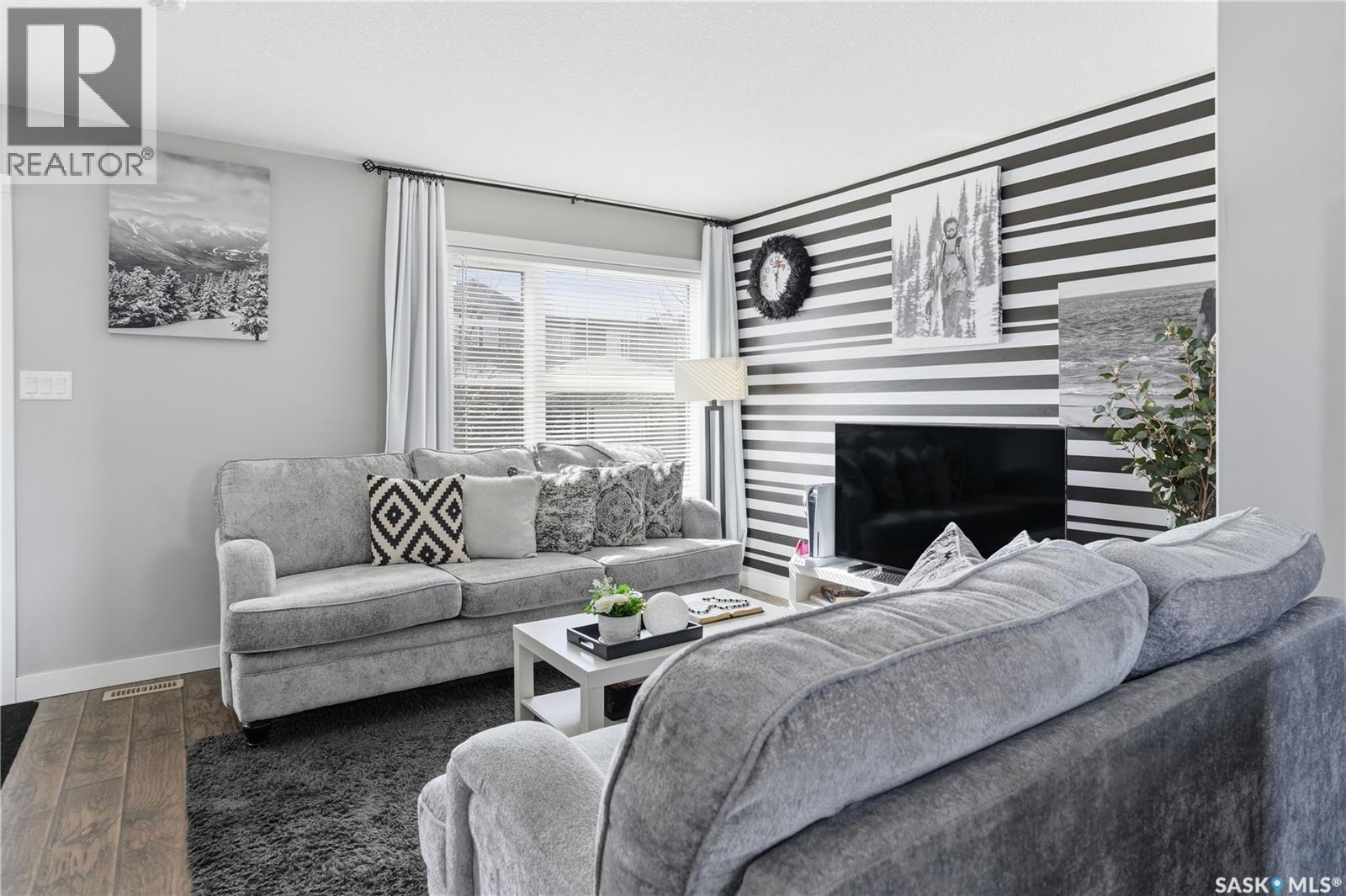 5624 Glide Crescent, Regina, SK - Indoor Photo Showing Living Room With Fireplace