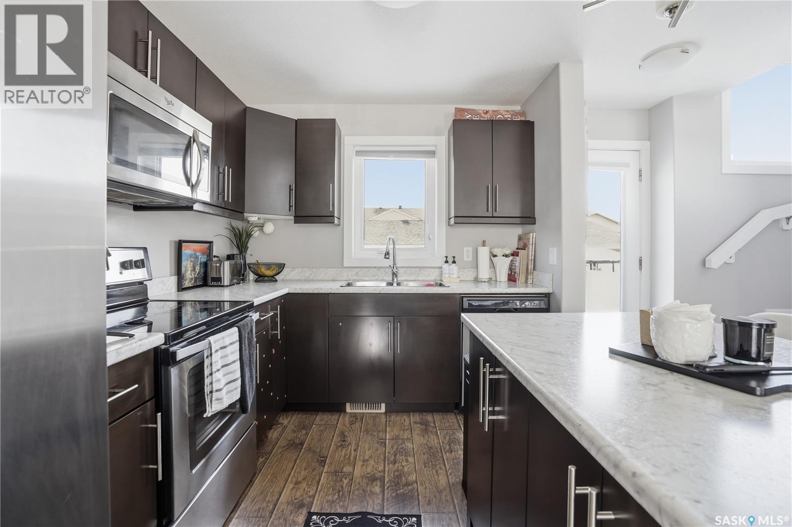 5624 Glide Crescent, Regina, SK - Indoor Photo Showing Kitchen