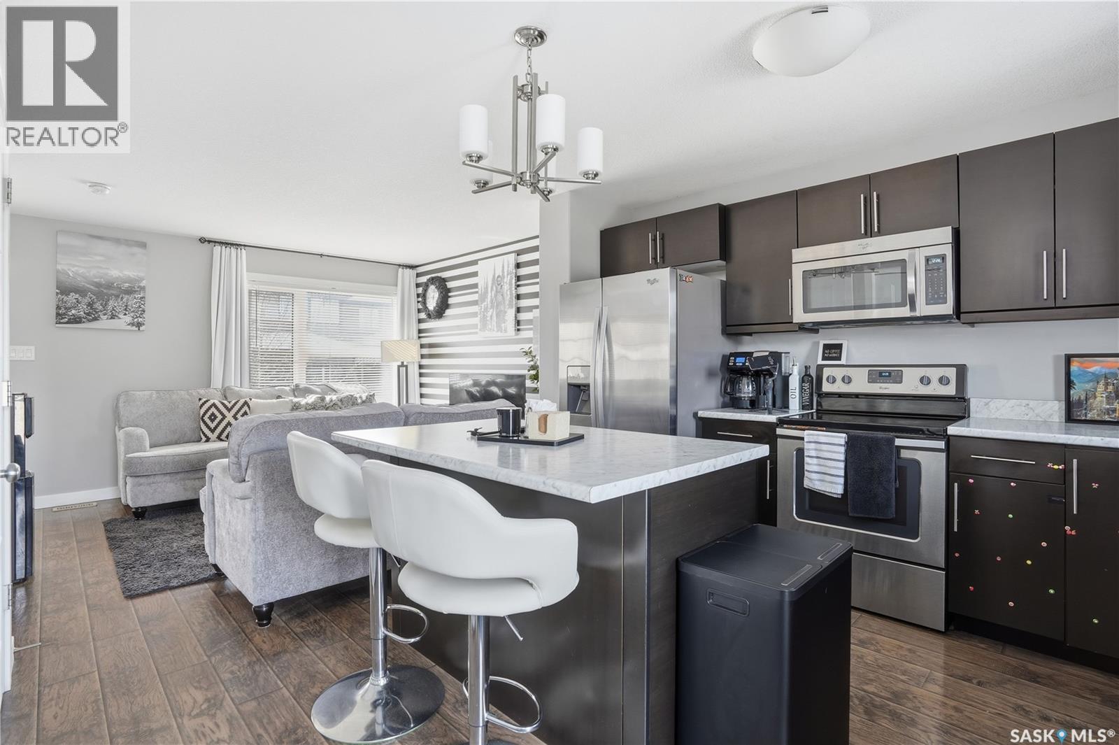 5624 Glide Crescent, Regina, SK - Indoor Photo Showing Kitchen With Stainless Steel Kitchen
