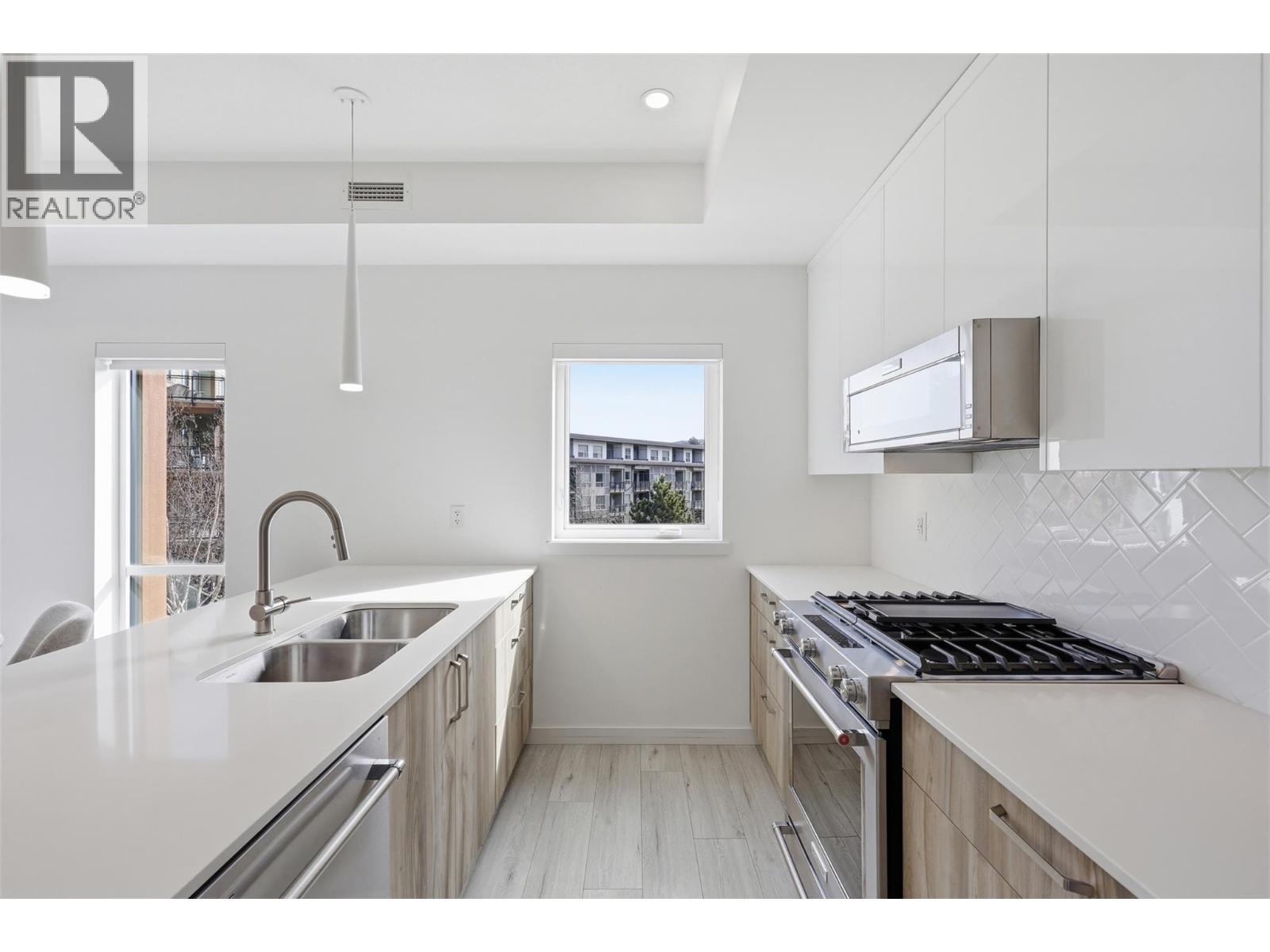 1405 Springhill Drive Unit# 2103, Kamloops, BC - Indoor Photo Showing Kitchen With Double Sink With Upgraded Kitchen