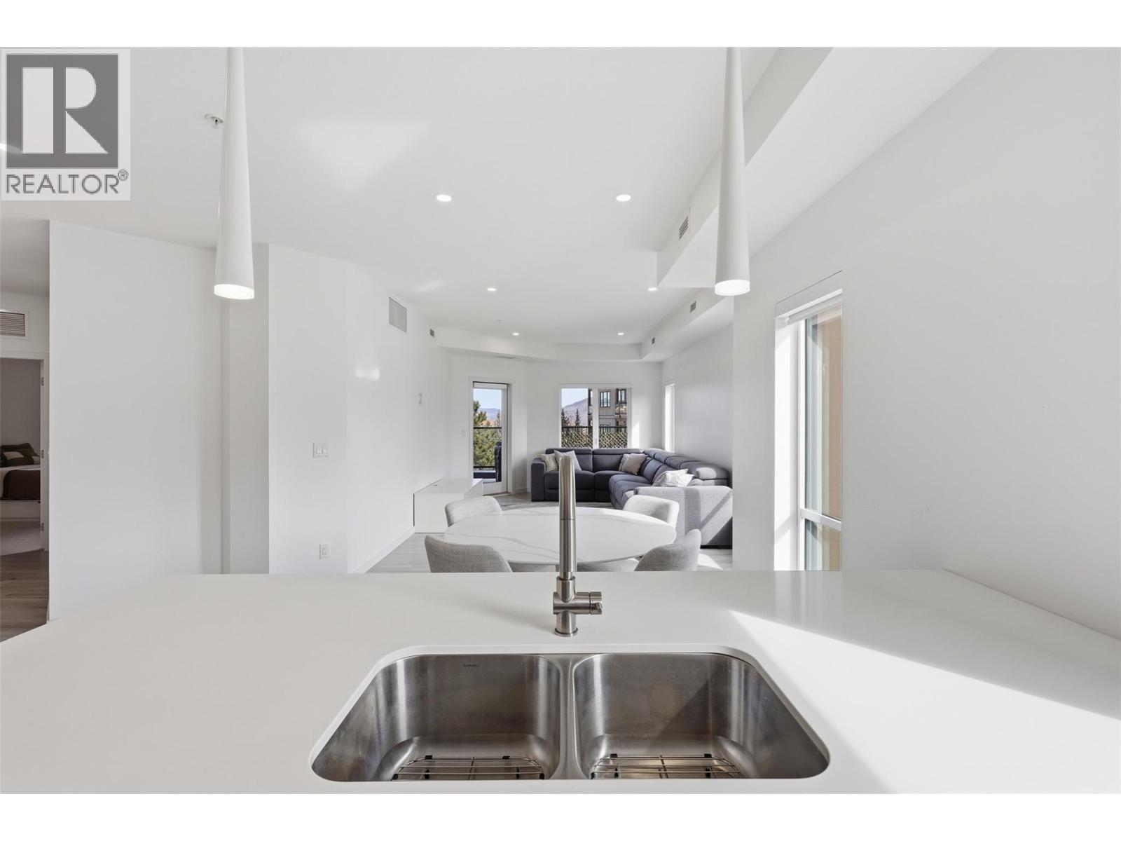 1405 Springhill Drive Unit# 2103, Kamloops, BC - Indoor Photo Showing Kitchen With Double Sink