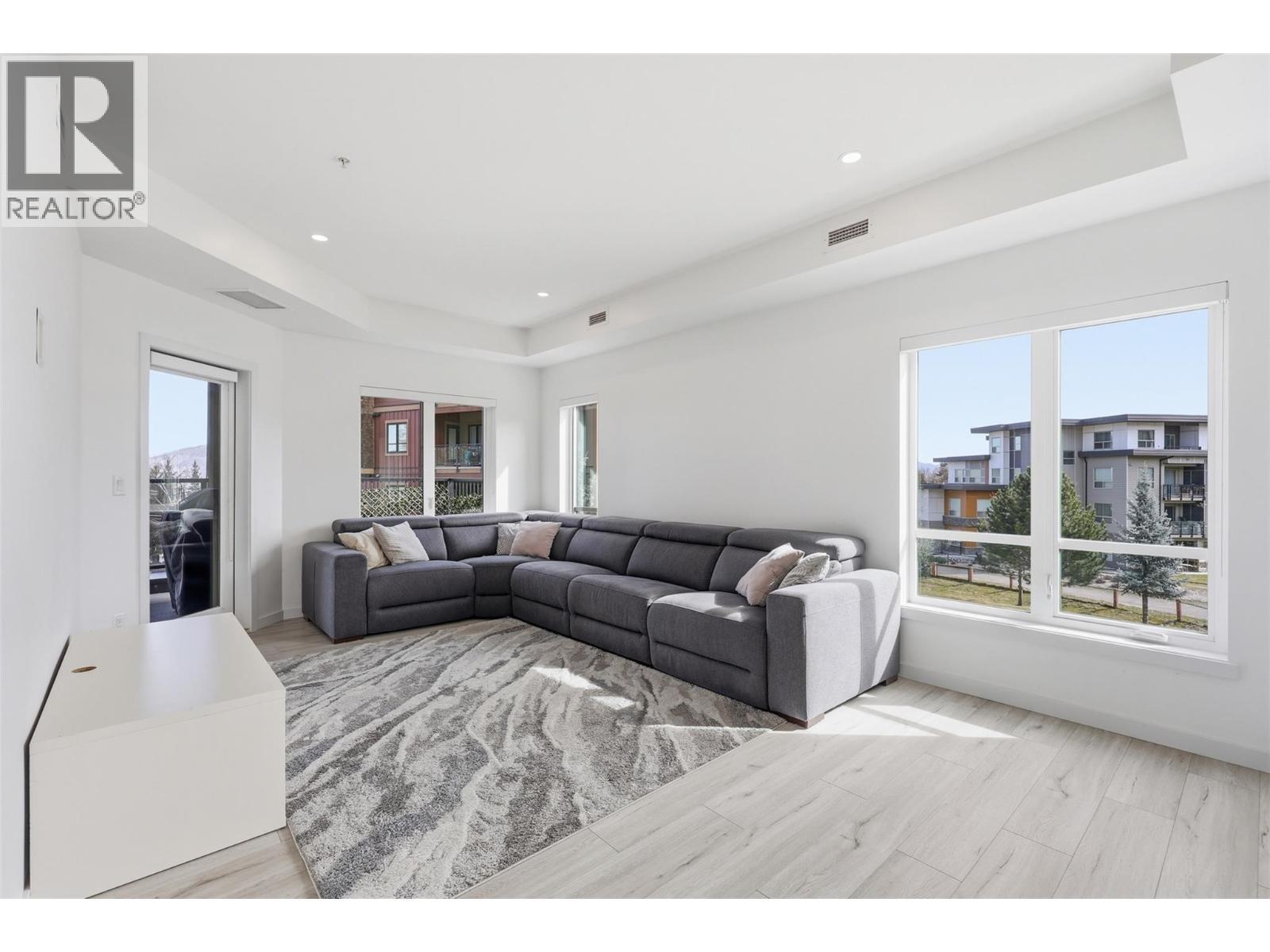 1405 Springhill Drive Unit# 2103, Kamloops, BC - Indoor Photo Showing Living Room