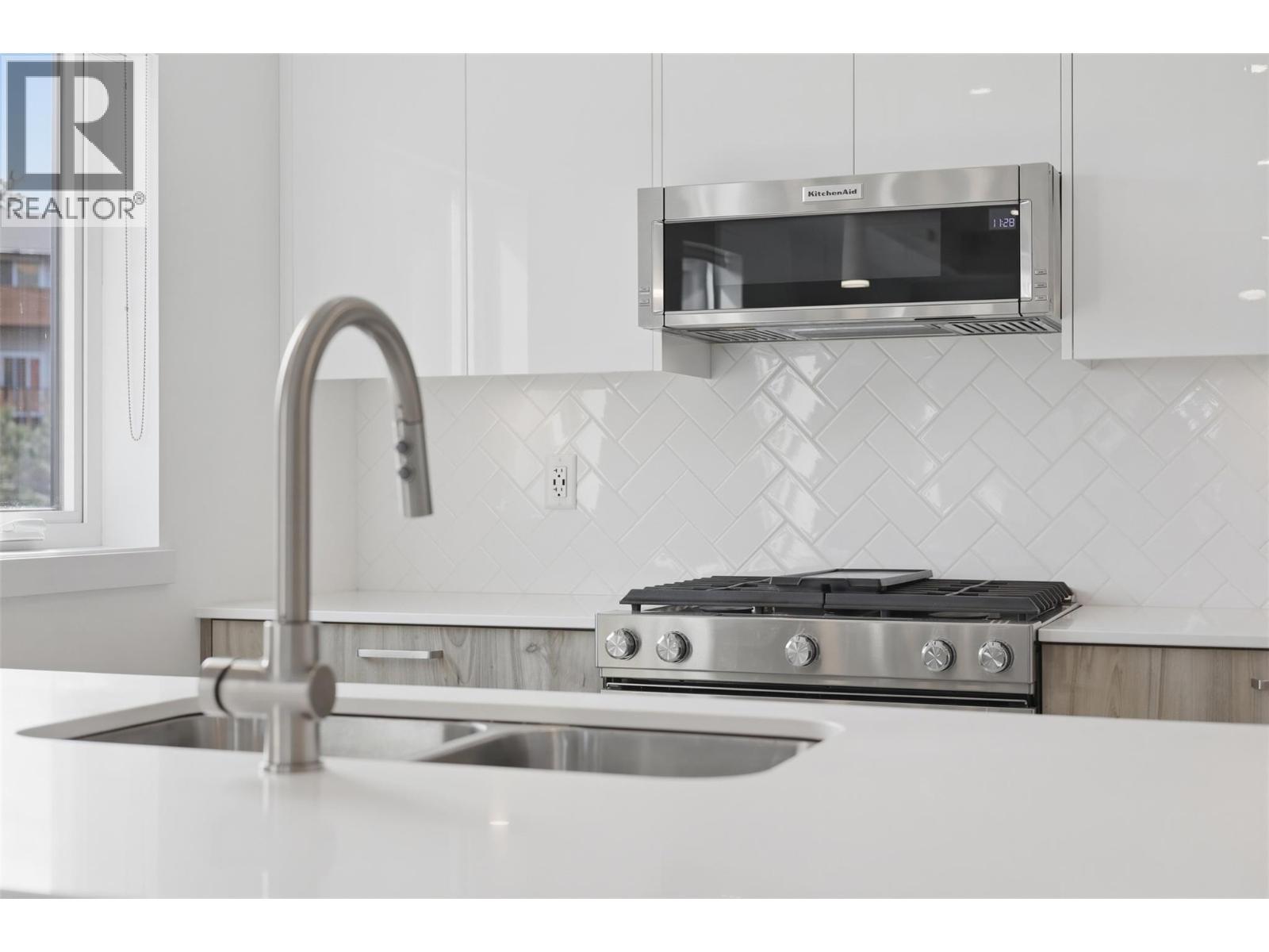 1405 Springhill Drive Unit# 2103, Kamloops, BC - Indoor Photo Showing Kitchen With Double Sink With Upgraded Kitchen