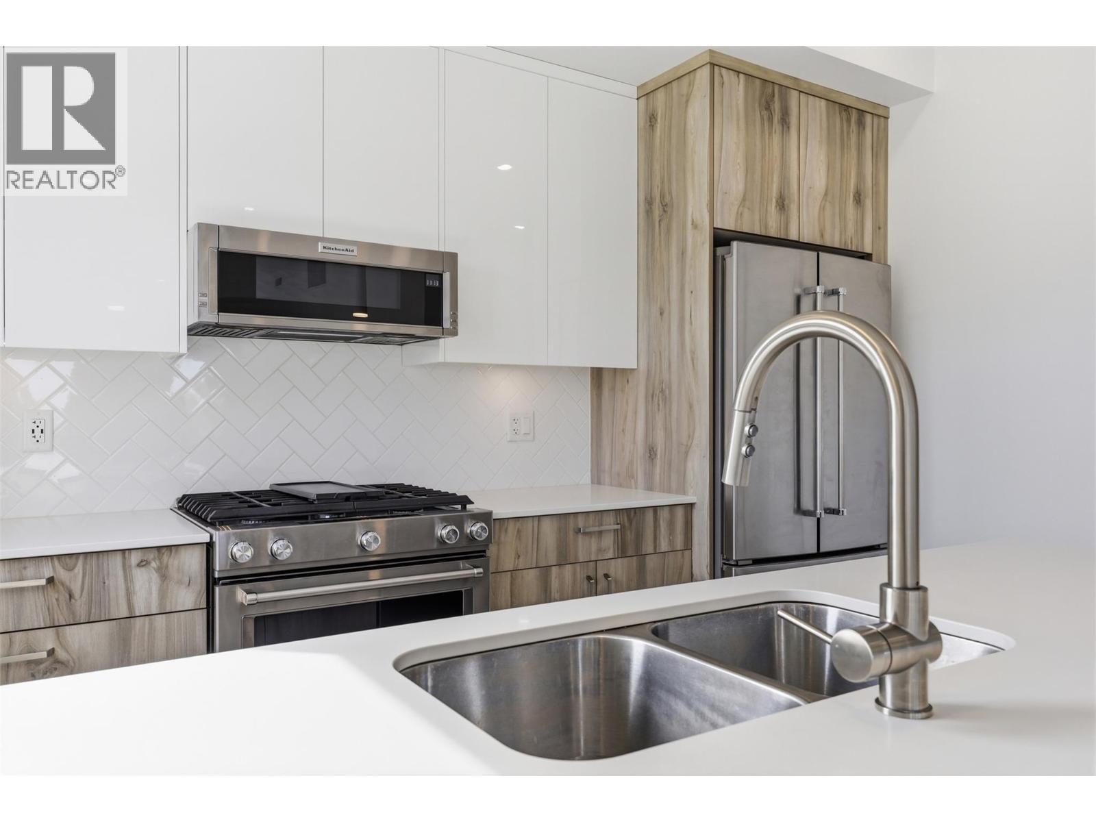 1405 Springhill Drive Unit# 2103, Kamloops, BC - Indoor Photo Showing Kitchen With Double Sink