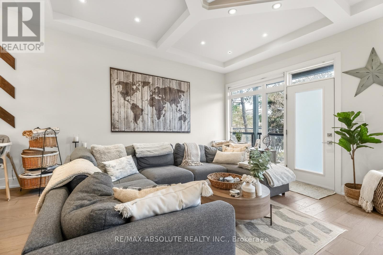 246 Westhaven Crescent, Ottawa, ON - Indoor Photo Showing Living Room