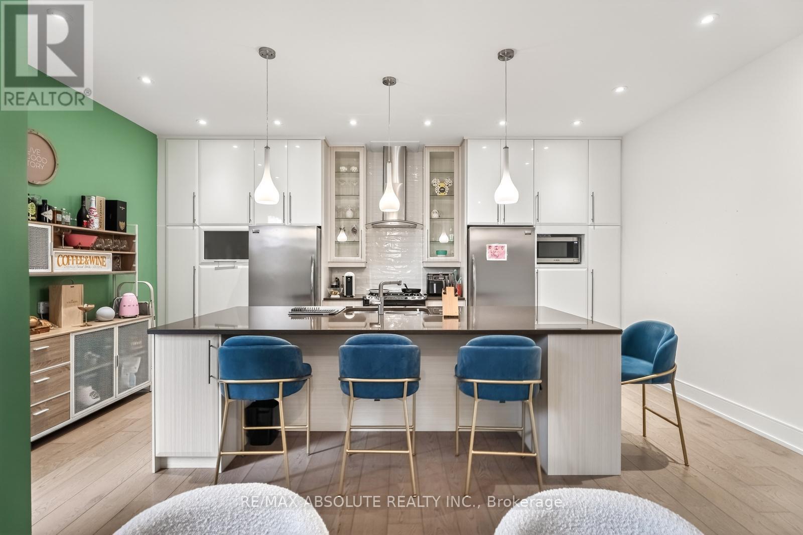 246 Westhaven Crescent, Ottawa, ON - Indoor Photo Showing Kitchen With Upgraded Kitchen