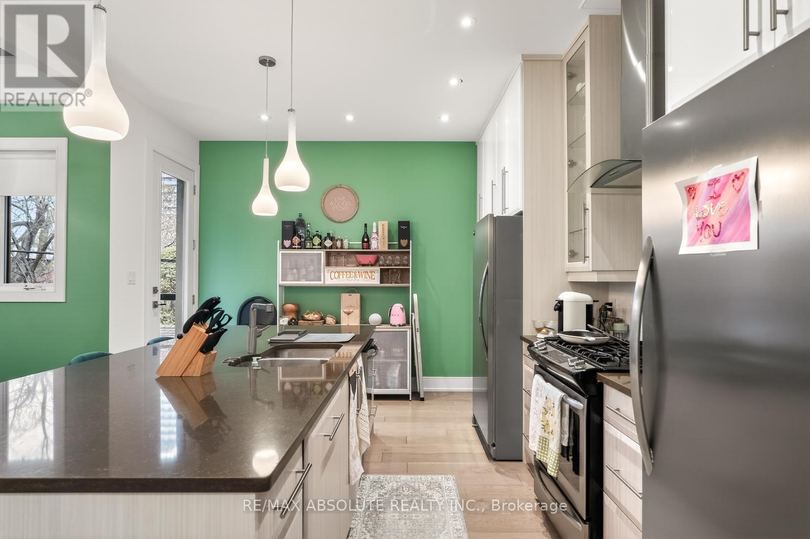 246 Westhaven Crescent, Ottawa, ON - Indoor Photo Showing Kitchen With Stainless Steel Kitchen With Upgraded Kitchen