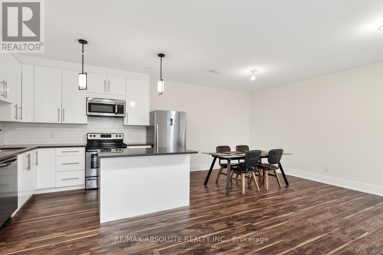 246 Westhaven Crescent, Ottawa, ON - Indoor Photo Showing Kitchen With Stainless Steel Kitchen With Upgraded Kitchen