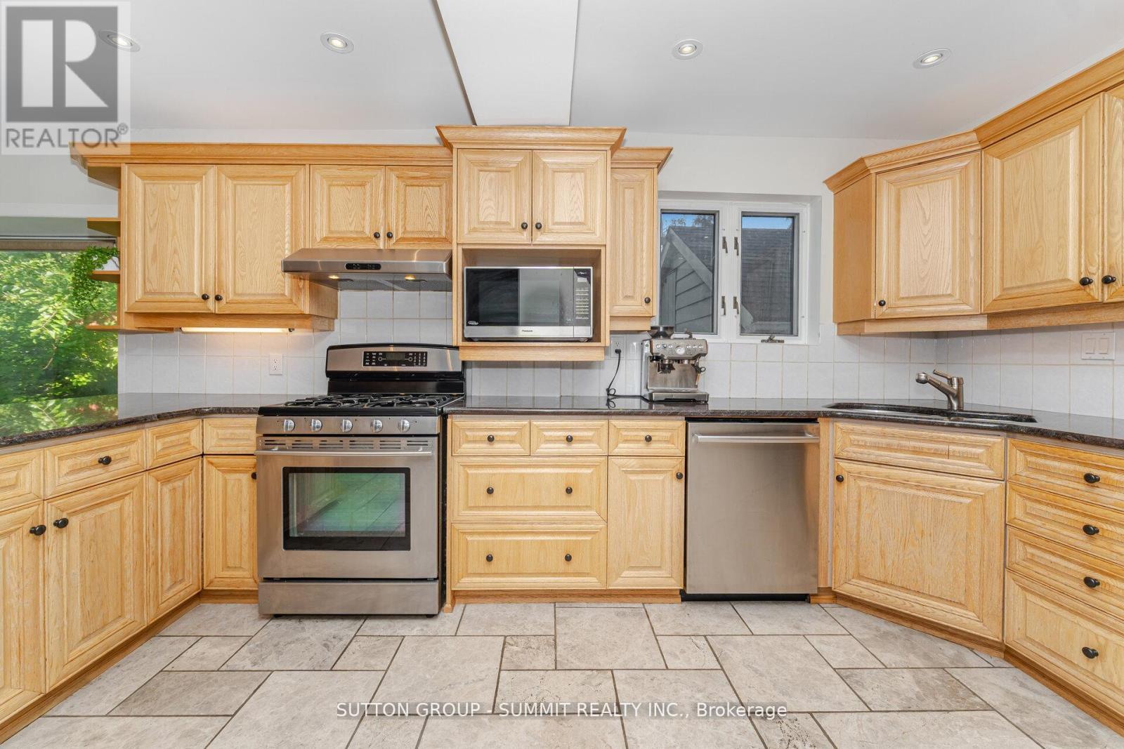 1175 Kane Road, Mississauga, ON - Indoor Photo Showing Kitchen