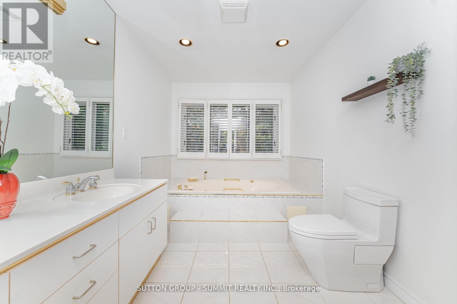 1175 Kane Road, Mississauga, ON - Indoor Photo Showing Bathroom