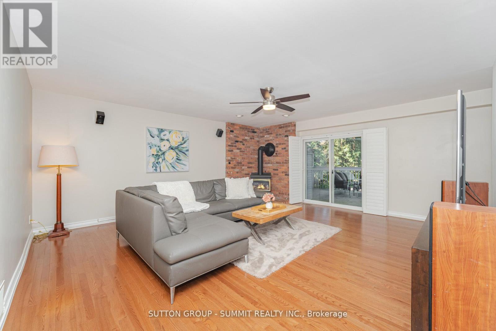 1175 Kane Road, Mississauga, ON - Indoor Photo Showing Living Room