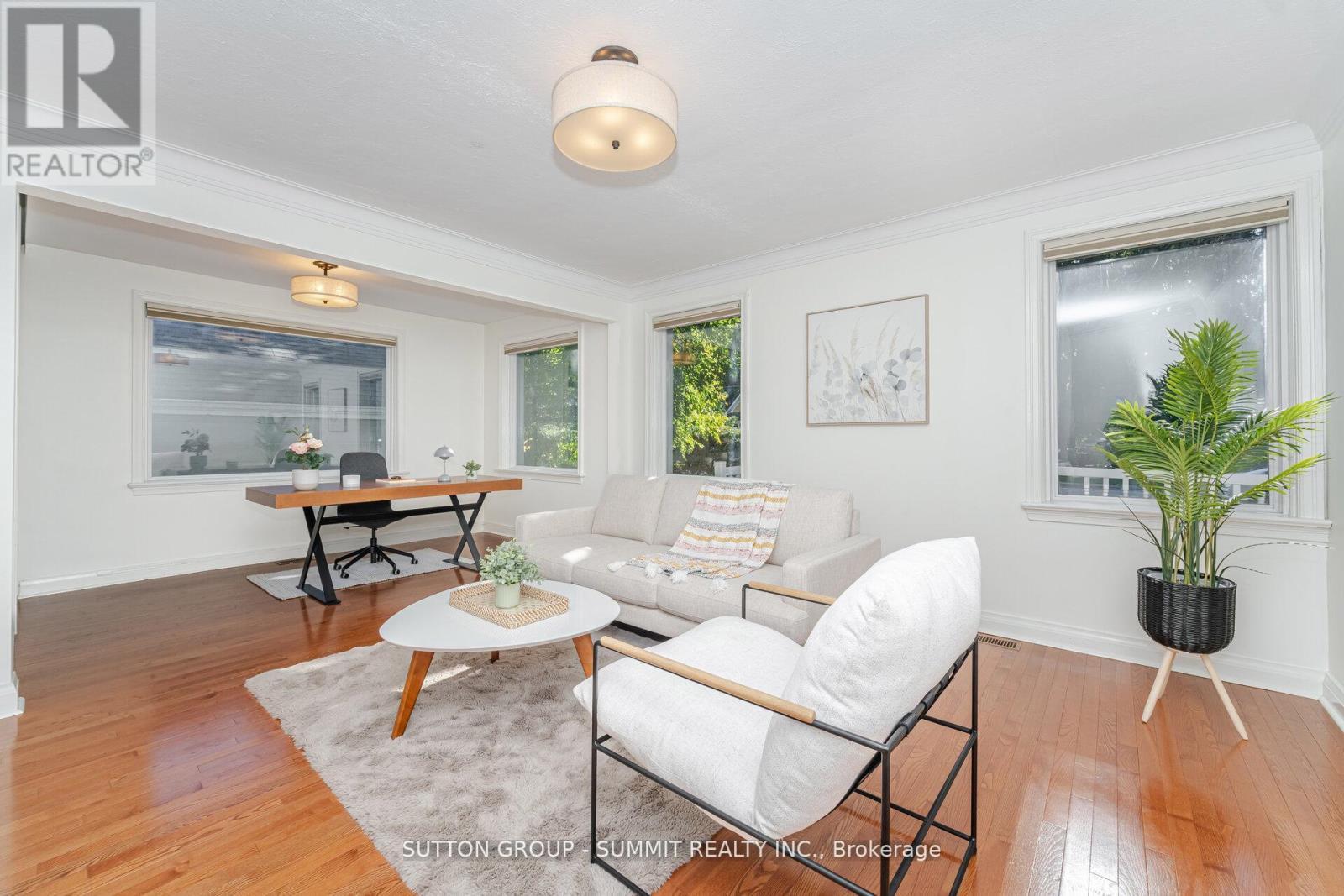 1175 Kane Road, Mississauga, ON - Indoor Photo Showing Living Room