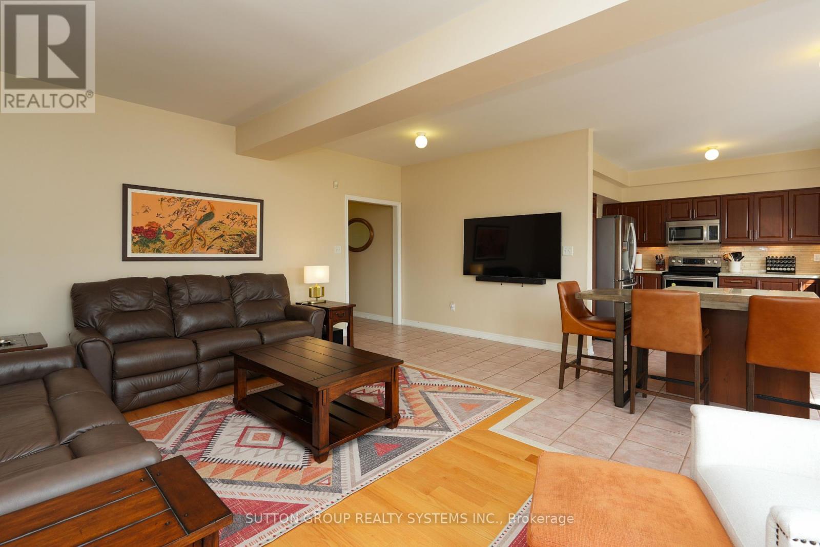 1382 Avon Drive, Mississauga, ON - Indoor Photo Showing Living Room