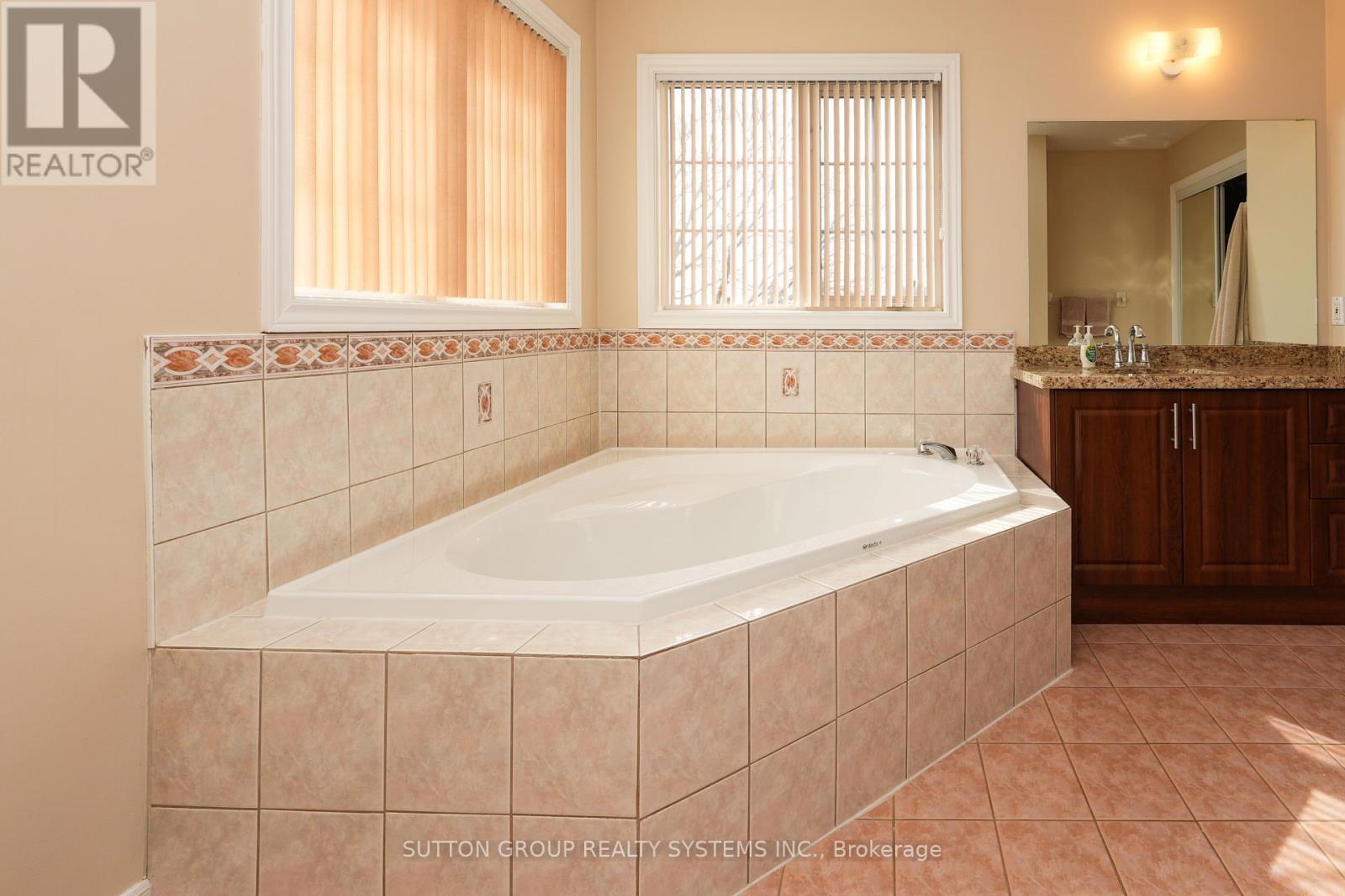 1382 Avon Drive, Mississauga, ON - Indoor Photo Showing Bathroom