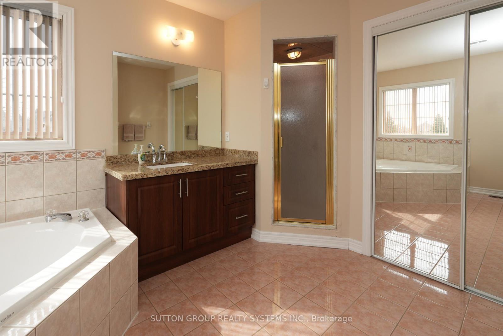 1382 Avon Drive, Mississauga, ON - Indoor Photo Showing Bathroom