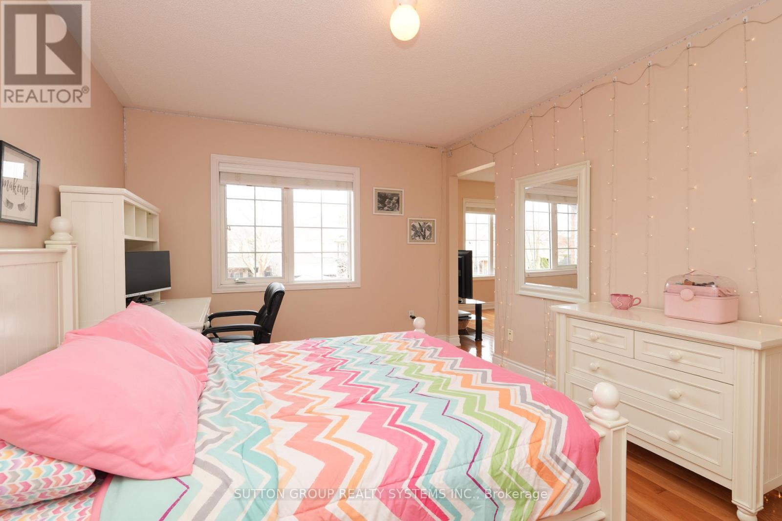 1382 Avon Drive, Mississauga, ON - Indoor Photo Showing Bedroom