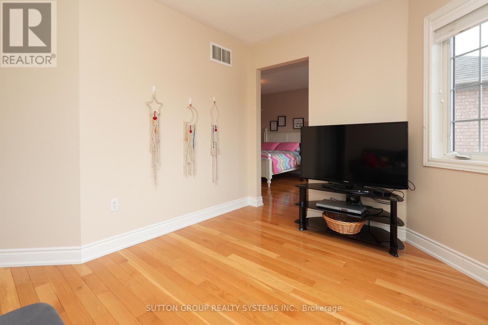 1382 Avon Drive, Mississauga, ON - Indoor